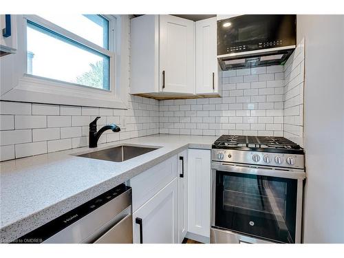 1-64 Wellington Street S, Hamilton, ON - Indoor Photo Showing Kitchen With Upgraded Kitchen