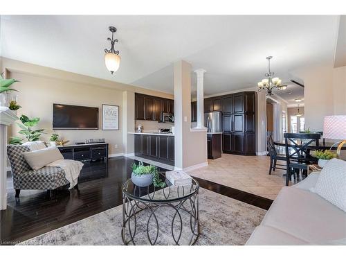 2073 Fiddlers Way, Oakville, ON - Indoor Photo Showing Living Room