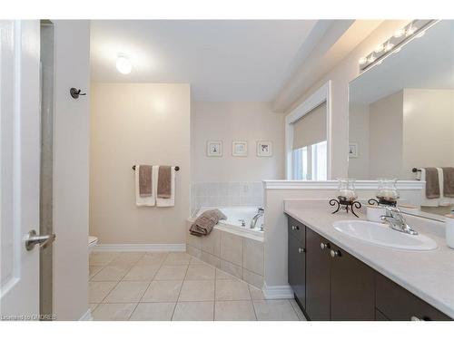 2073 Fiddlers Way, Oakville, ON - Indoor Photo Showing Bathroom