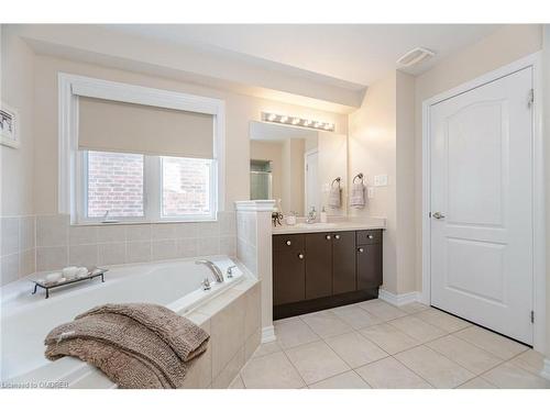 2073 Fiddlers Way, Oakville, ON - Indoor Photo Showing Bathroom