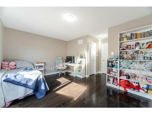 2073 Fiddlers Way, Oakville, ON - Indoor Photo Showing Bedroom