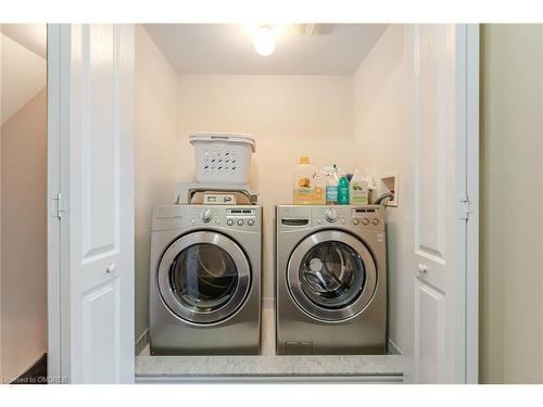 2073 Fiddlers Way, Oakville, ON - Indoor Photo Showing Laundry Room