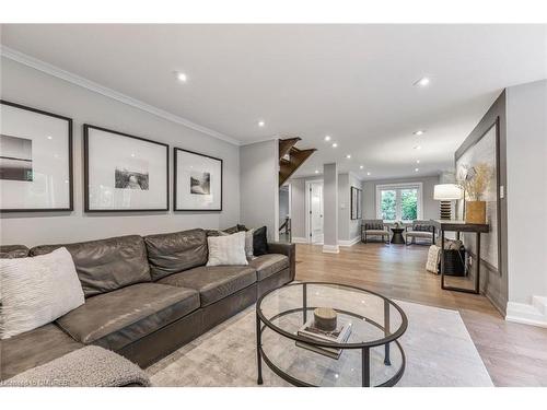 2410 Breton Close, Oakville, ON - Indoor Photo Showing Living Room