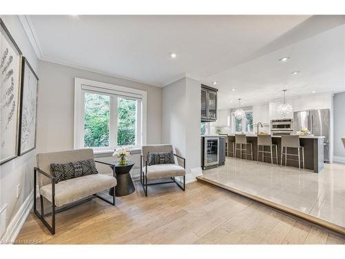 2410 Breton Close, Oakville, ON - Indoor Photo Showing Living Room