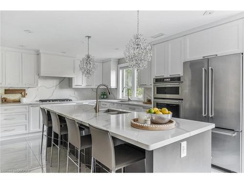 2410 Breton Close, Oakville, ON - Indoor Photo Showing Kitchen With Double Sink With Upgraded Kitchen