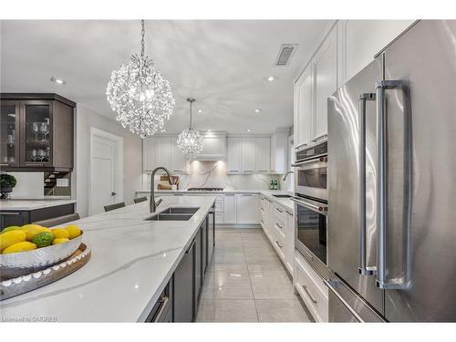 2410 Breton Close, Oakville, ON - Indoor Photo Showing Kitchen With Double Sink With Upgraded Kitchen