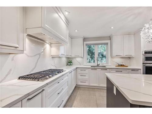 2410 Breton Close, Oakville, ON - Indoor Photo Showing Kitchen With Upgraded Kitchen