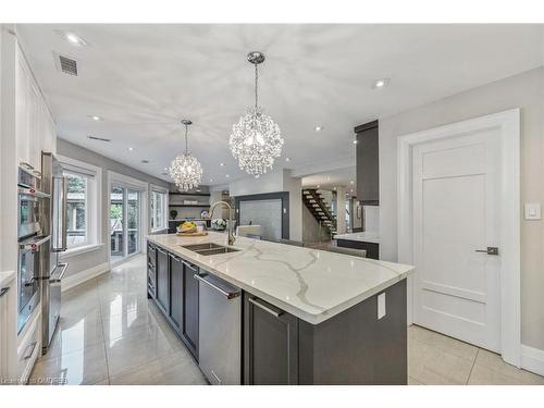 2410 Breton Close, Oakville, ON - Indoor Photo Showing Kitchen With Double Sink With Upgraded Kitchen