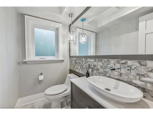 2410 Breton Close, Oakville, ON - Indoor Photo Showing Bathroom