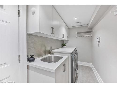 2410 Breton Close, Oakville, ON - Indoor Photo Showing Laundry Room