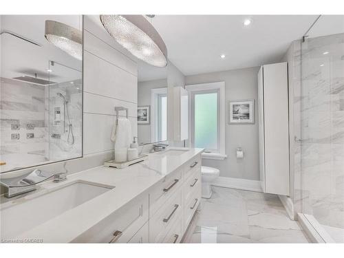 2410 Breton Close, Oakville, ON - Indoor Photo Showing Bathroom