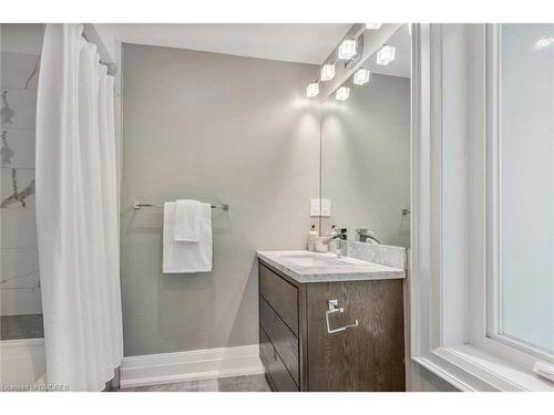 2410 Breton Close, Oakville, ON - Indoor Photo Showing Bathroom