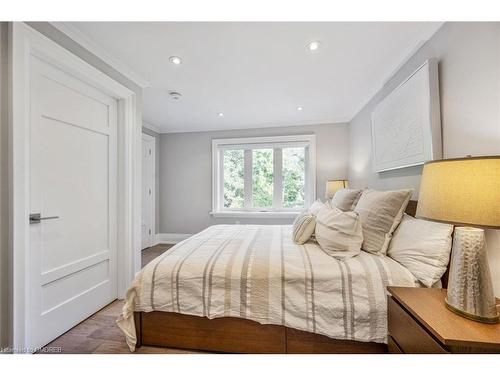 2410 Breton Close, Oakville, ON - Indoor Photo Showing Bedroom