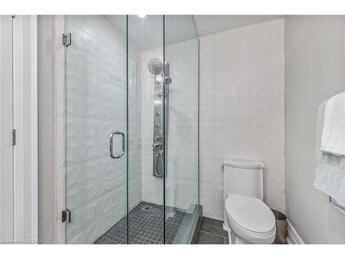 2410 Breton Close, Oakville, ON - Indoor Photo Showing Bathroom