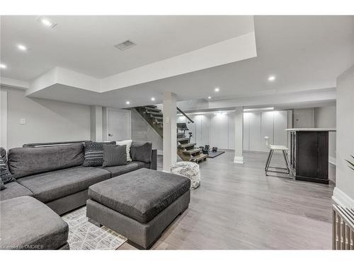 2410 Breton Close, Oakville, ON - Indoor Photo Showing Living Room