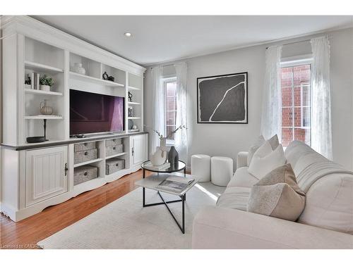 2250 Hummingbird Way, Oakville, ON - Indoor Photo Showing Living Room