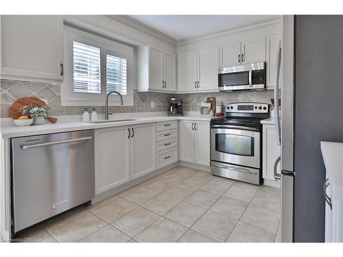 2250 Hummingbird Way, Oakville, ON - Indoor Photo Showing Kitchen