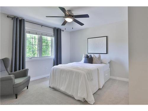 2250 Hummingbird Way, Oakville, ON - Indoor Photo Showing Bedroom