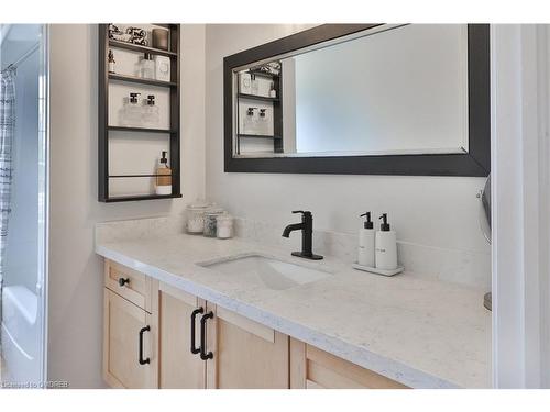 2250 Hummingbird Way, Oakville, ON - Indoor Photo Showing Bathroom