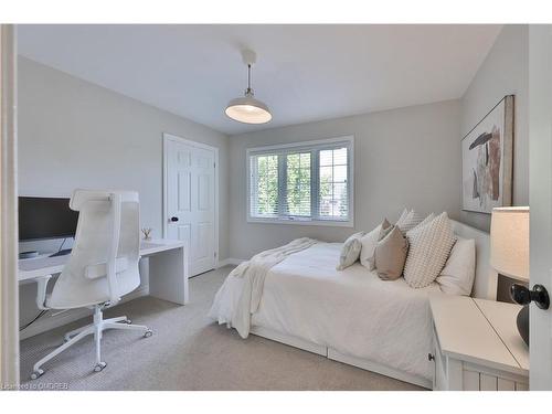 2250 Hummingbird Way, Oakville, ON - Indoor Photo Showing Bedroom