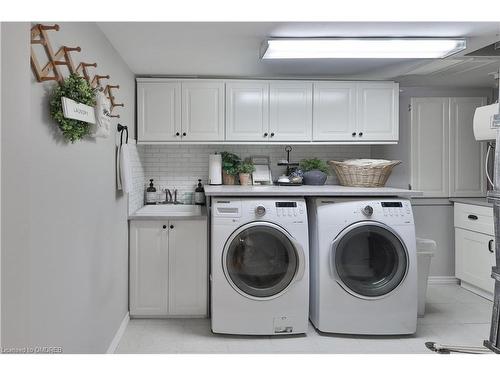 2250 Hummingbird Way, Oakville, ON - Indoor Photo Showing Laundry Room