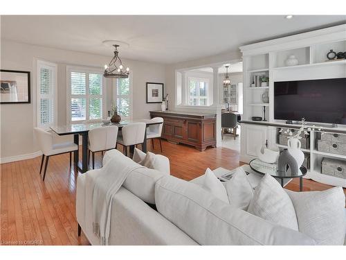 2250 Hummingbird Way, Oakville, ON - Indoor Photo Showing Living Room