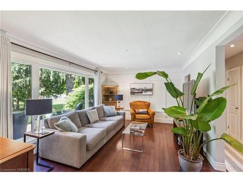 207 West River Road, Cambridge, ON - Indoor Photo Showing Living Room