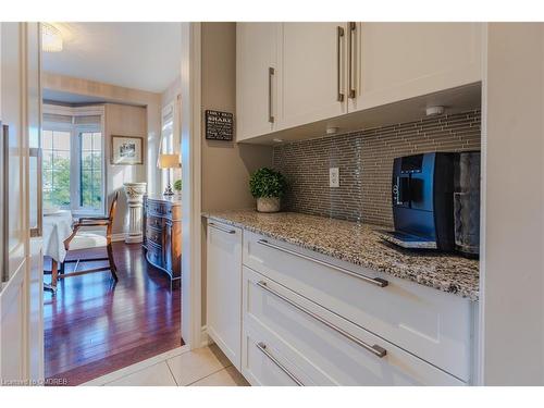 29 Premium Way, Mississauga, ON - Indoor Photo Showing Kitchen