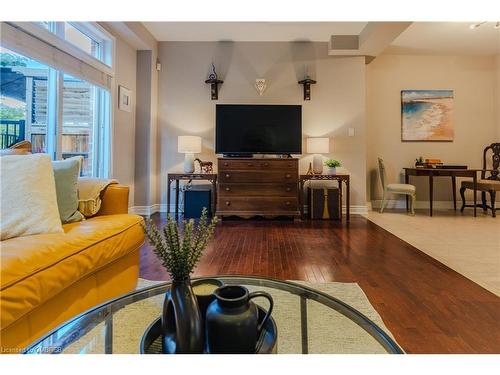 29 Premium Way, Mississauga, ON - Indoor Photo Showing Living Room