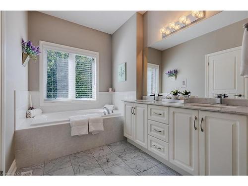 29 Premium Way, Mississauga, ON - Indoor Photo Showing Bathroom