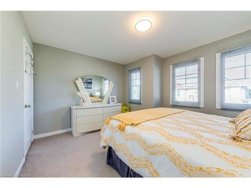 22-840 Dundas Street W, Mississauga, ON - Indoor Photo Showing Bedroom