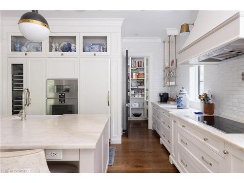 1096 Cedar Grove Boulevard, Oakville, ON - Indoor Photo Showing Kitchen