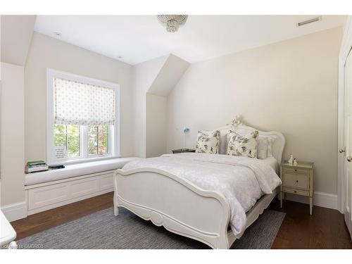 1096 Cedar Grove Boulevard, Oakville, ON - Indoor Photo Showing Bedroom