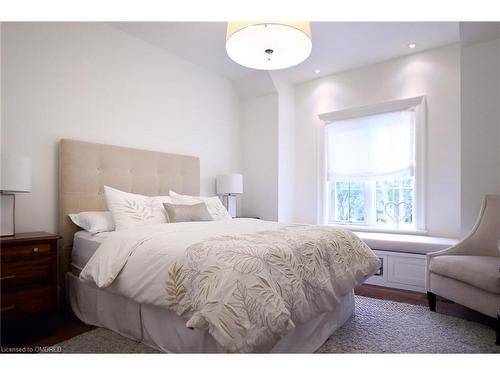 1096 Cedar Grove Boulevard, Oakville, ON - Indoor Photo Showing Bedroom