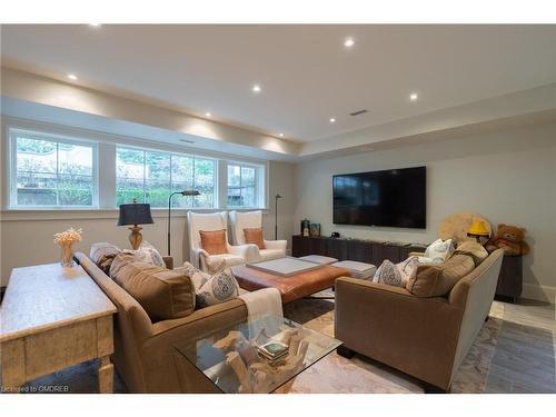 1096 Cedar Grove Boulevard, Oakville, ON - Indoor Photo Showing Living Room