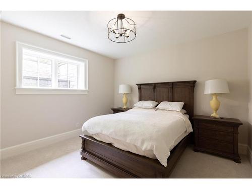 1096 Cedar Grove Boulevard, Oakville, ON - Indoor Photo Showing Bedroom