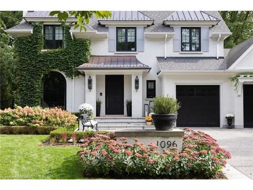 1096 Cedar Grove Boulevard, Oakville, ON - Outdoor With Facade