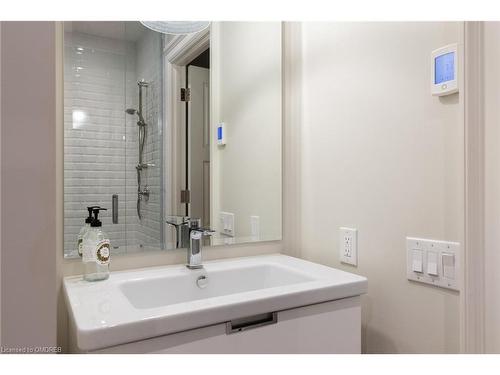 1096 Cedar Grove Boulevard, Oakville, ON - Indoor Photo Showing Bathroom