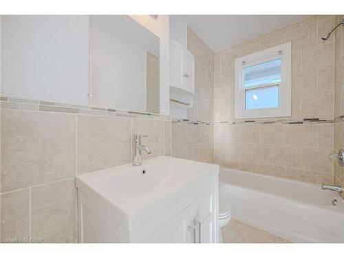 23 St Patrick Street, St. Catharines, ON - Indoor Photo Showing Bathroom