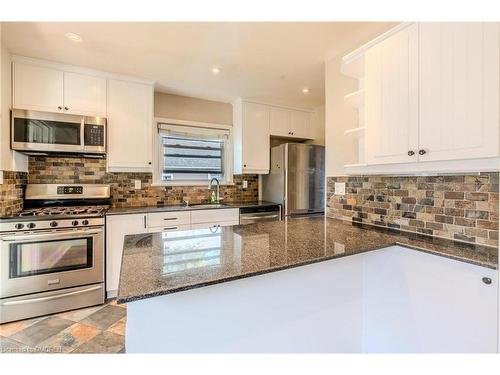 29 Crescent Road, Oakville, ON - Indoor Photo Showing Kitchen With Double Sink With Upgraded Kitchen