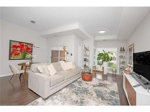 101-5070 Fairview Street, Burlington, ON - Indoor Photo Showing Living Room