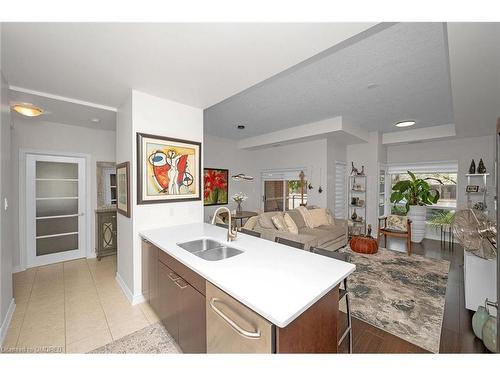 101-5070 Fairview Street, Burlington, ON - Indoor Photo Showing Kitchen With Double Sink