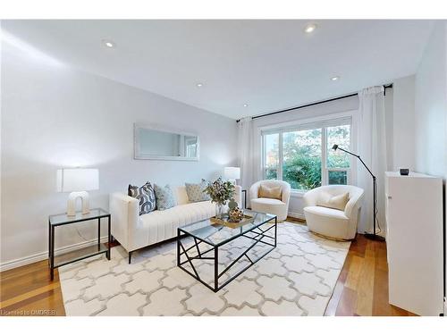 1534 Heritage Way, Oakville, ON - Indoor Photo Showing Living Room