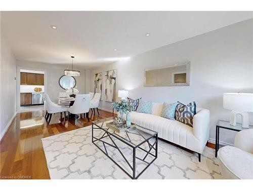 1534 Heritage Way, Oakville, ON - Indoor Photo Showing Living Room