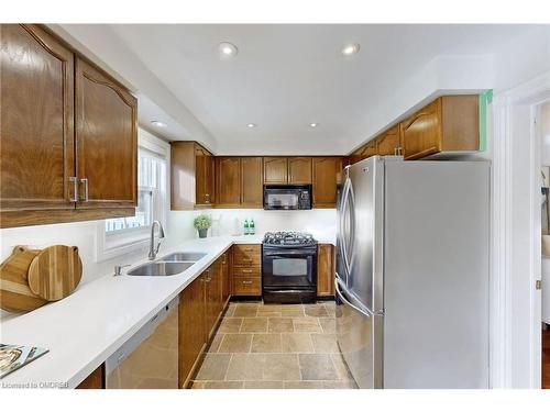 1534 Heritage Way, Oakville, ON - Indoor Photo Showing Kitchen With Double Sink