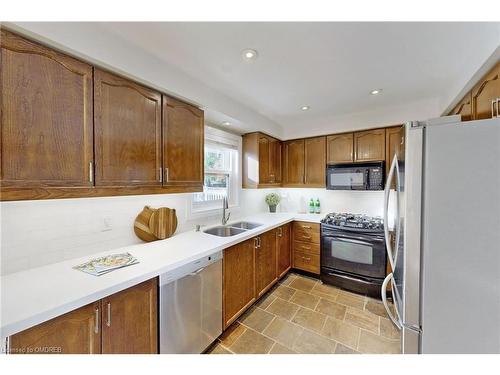 1534 Heritage Way, Oakville, ON - Indoor Photo Showing Kitchen With Double Sink