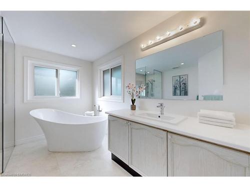 1534 Heritage Way, Oakville, ON - Indoor Photo Showing Bathroom