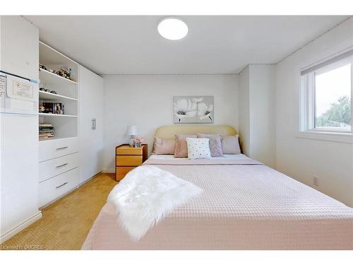 1534 Heritage Way, Oakville, ON - Indoor Photo Showing Bedroom