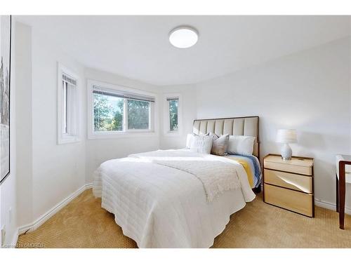 1534 Heritage Way, Oakville, ON - Indoor Photo Showing Bedroom