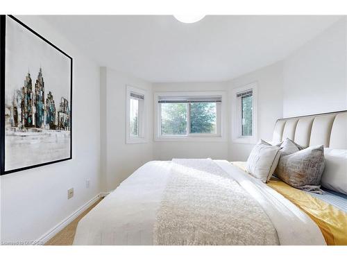 1534 Heritage Way, Oakville, ON - Indoor Photo Showing Bedroom